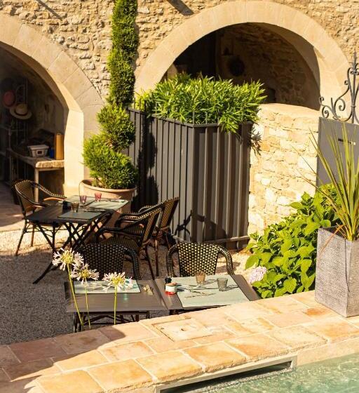 تختخواب و صبحانه La Maison D'aimé
