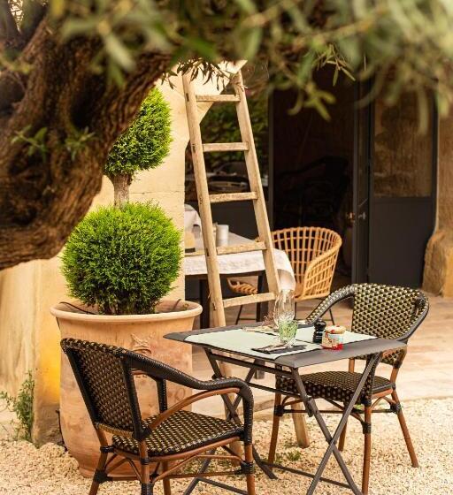 تختخواب و صبحانه La Maison D'aimé