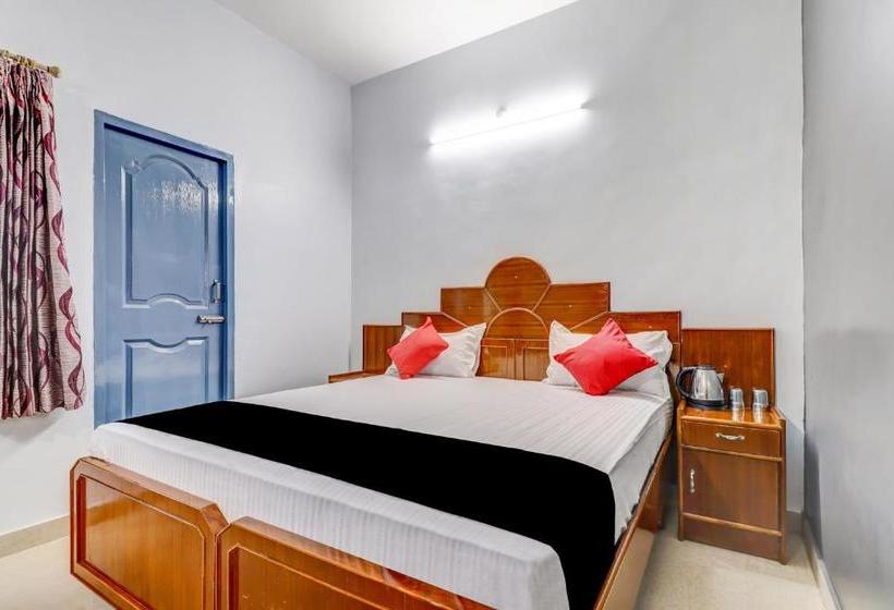 Отель Capital O 79102 Krish Holiday Inn