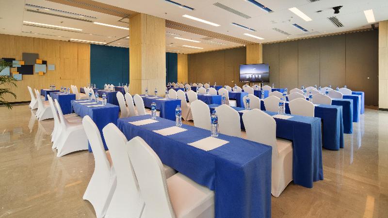 هتل Holiday Inn Express Shenzhen North Station By Ihg