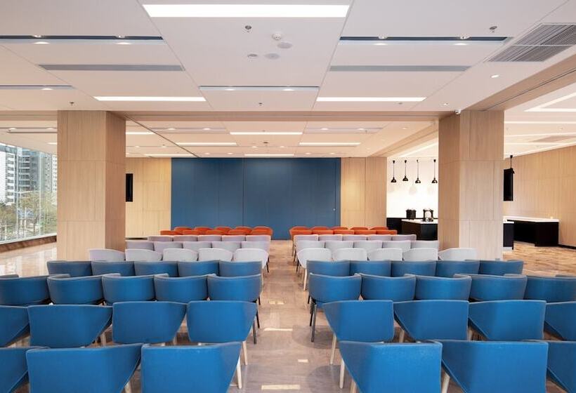 هتل Holiday Inn Express Shenzhen North Station By Ihg