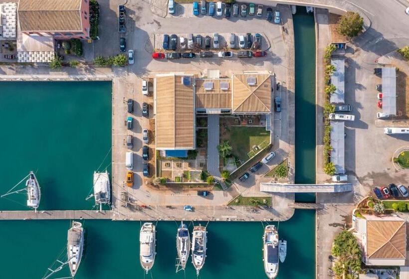 هتل Ianos Bay
