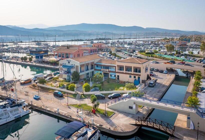 هتل Ianos Bay