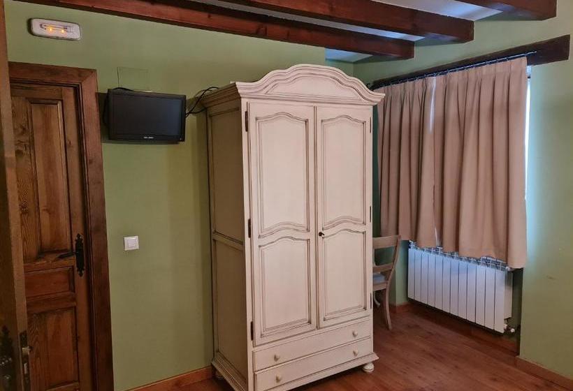 فندق Posada Las Mozas