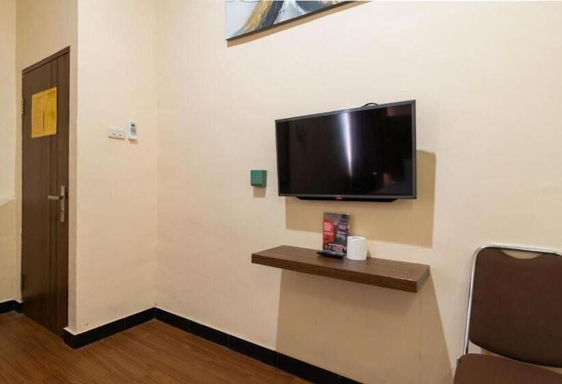 هتل Reddoorz Plus Near Ramayana Pematangsiantar