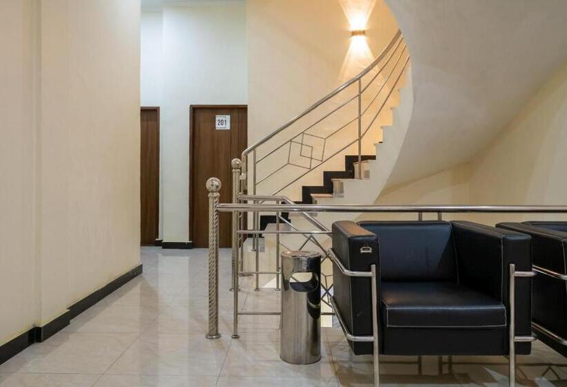 هتل Reddoorz Plus Near Ramayana Pematangsiantar