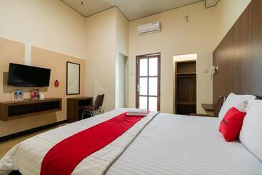 هتل Reddoorz Plus Near Ramayana Pematangsiantar