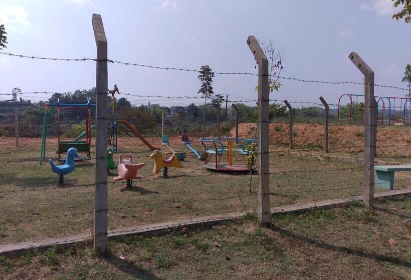 ホテル Staymaker Srinivasa Residency