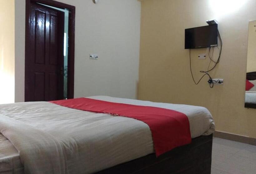 Отель Staymaker Srinivasa Residency
