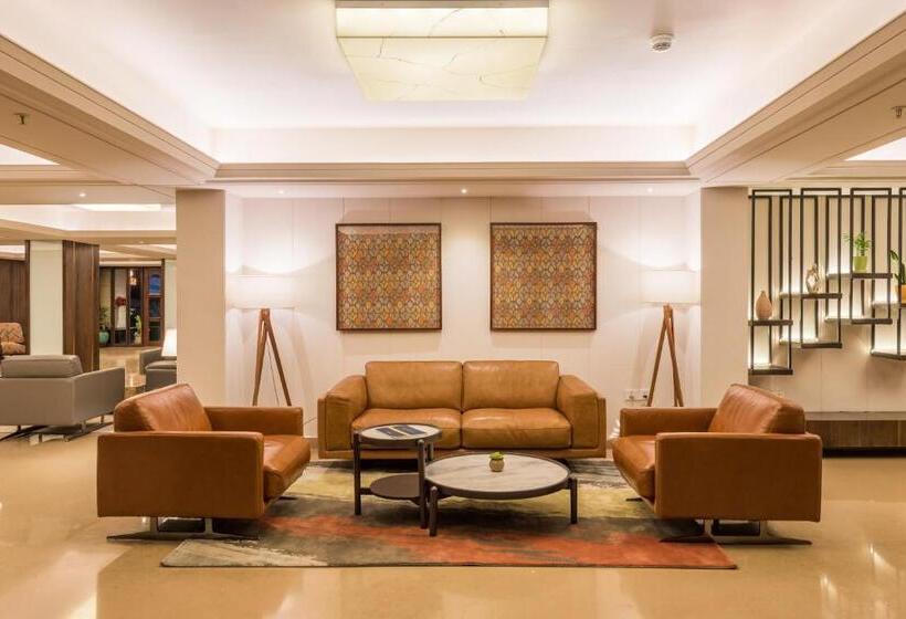 هتل Udaan Himalayan Suites And Spa