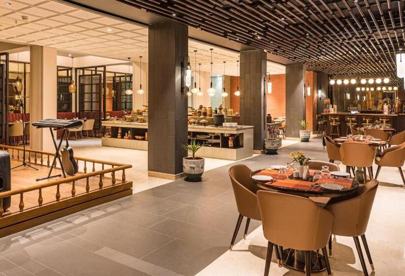 هتل Udaan Himalayan Suites And Spa