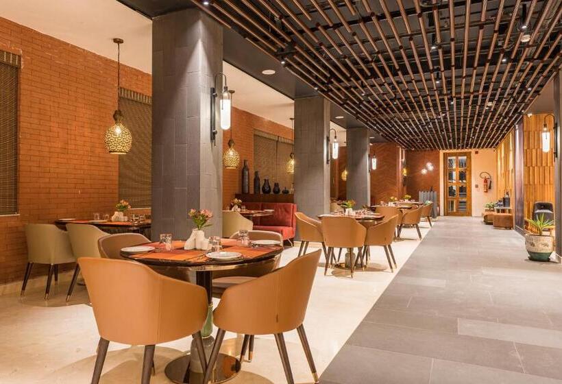 هتل Udaan Himalayan Suites And Spa