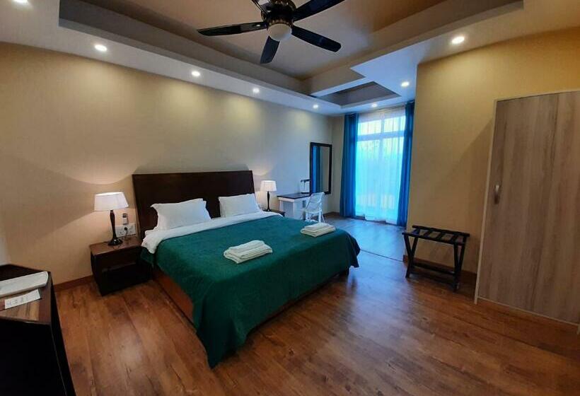 Resort Shalom Farmhouse By The Hillside