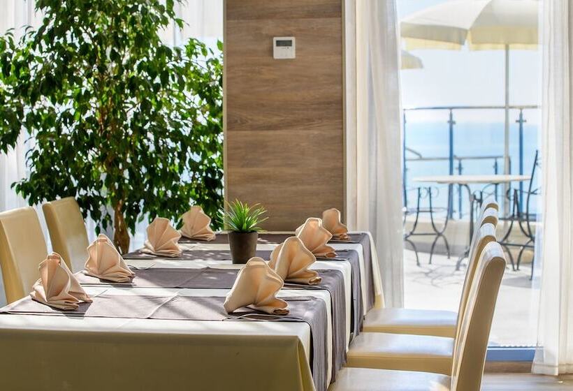 Azalia Beach Hotel Balneo & Spa