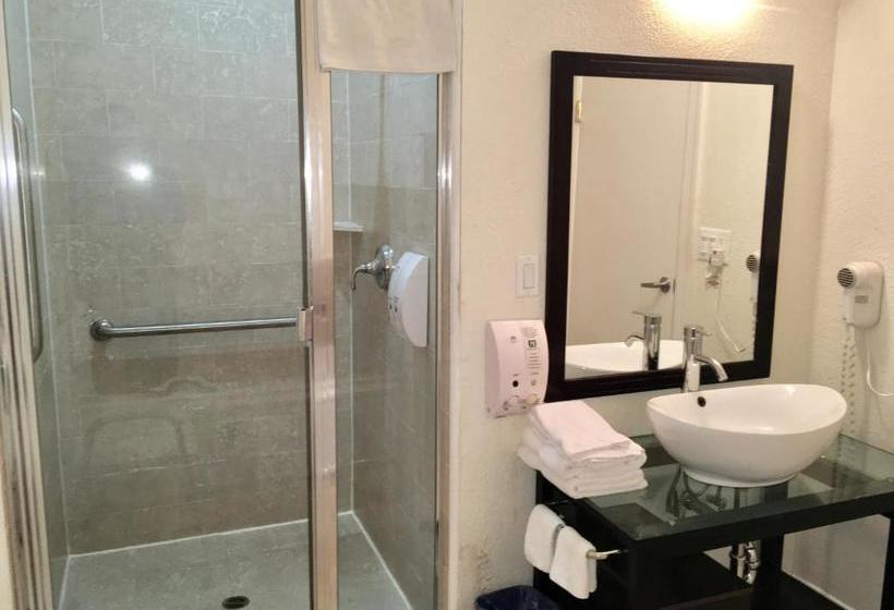 فندق Americas Best Value Inn & Suites  Soma