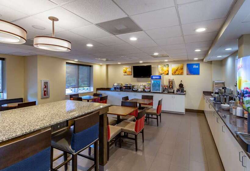 Hotel Comfort Suites Raleigh Walnut Creek