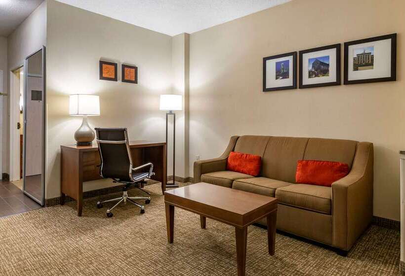 ホテル Comfort Suites Raleigh Walnut Creek