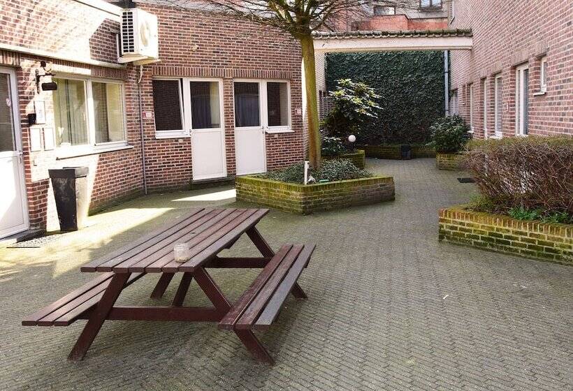 هتل Room In Studio   Condo Gardens Leuven   Budget Studio Single