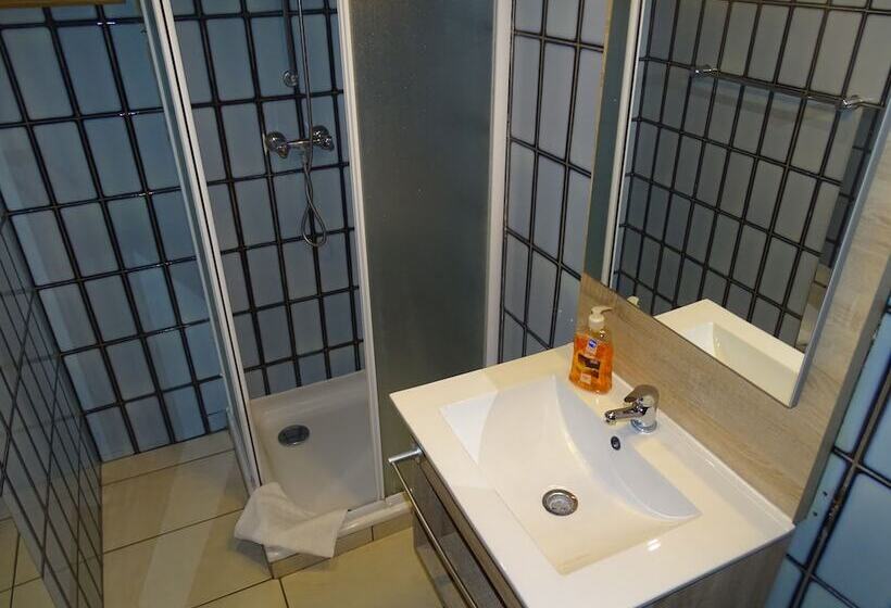 هتل Room In Studio   Condo Gardens Leuven   Budget Studio Single
