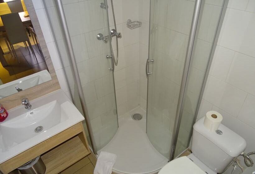 هتل Room In Studio   Condo Gardens Leuven   Budget Studio Single