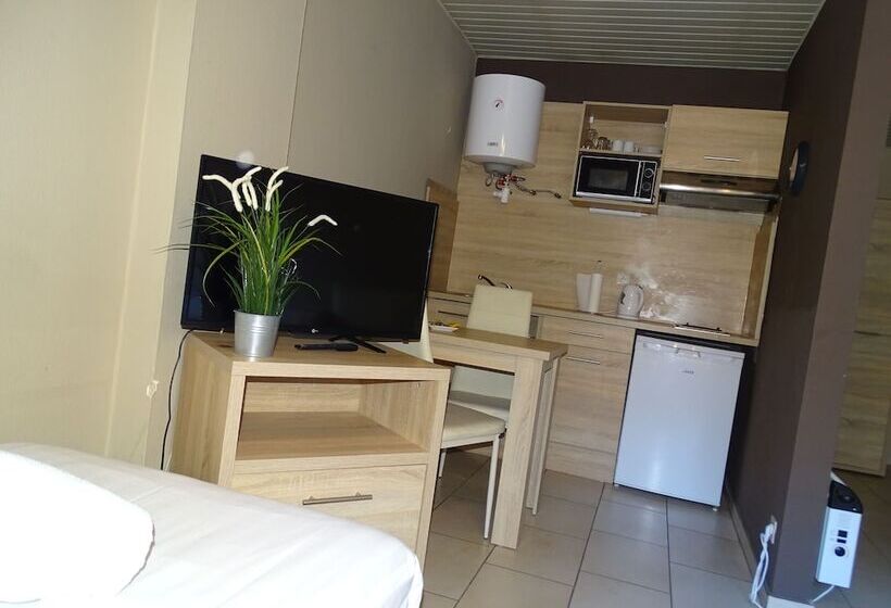 هتل Room In Studio   Condo Gardens Leuven   Budget Studio Single