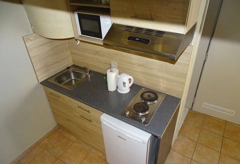 هتل Room In Studio   Condo Gardens Leuven   Budget Studio Single