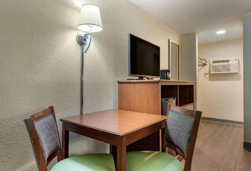 Отель Econo Lodge Cherokee Near River Park