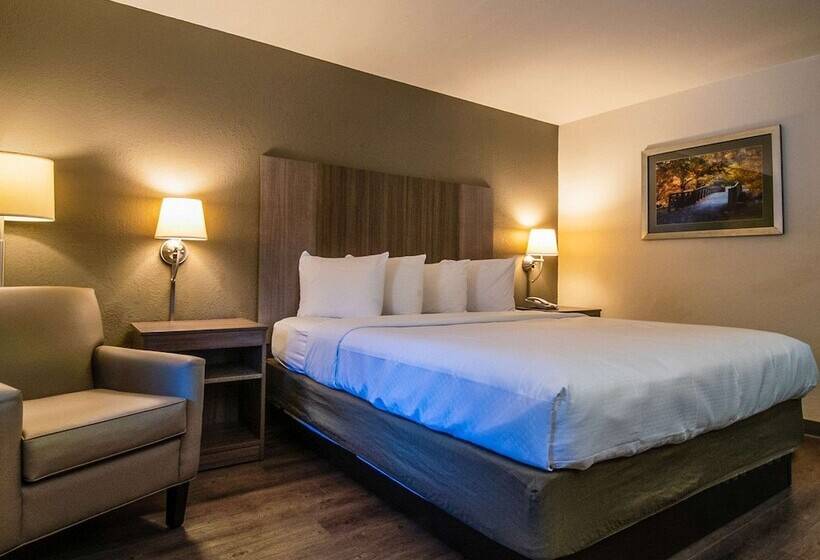 Отель Econo Lodge Cherokee Near River Park