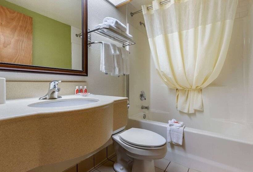 Отель Econo Lodge Cherokee Near River Park