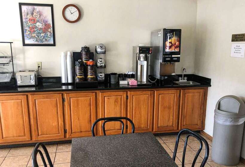 בית מלון כפרי Econo Lodge