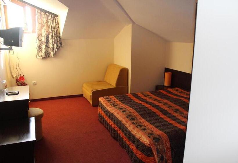 Family Hotel Elena