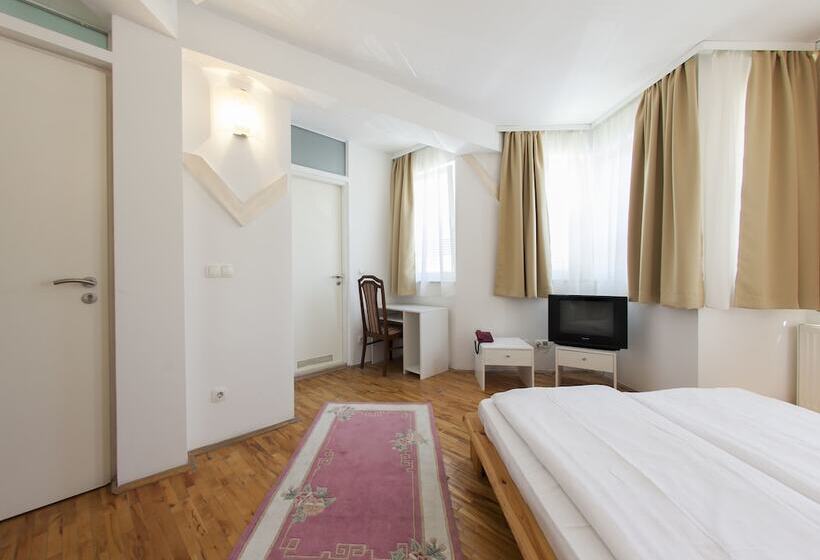 Fotos del hotel Hayat:  27 Fotos del hotel Hayat:  27