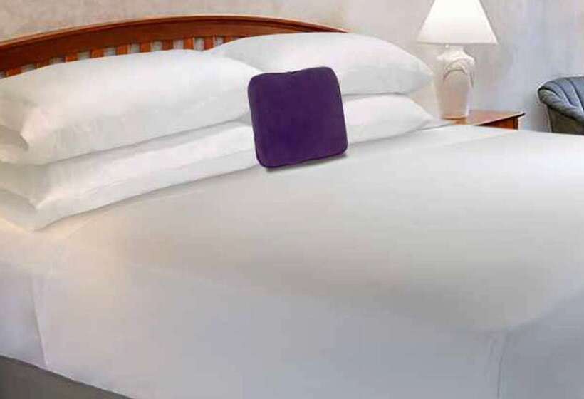هتل Knights Inn & Suites Emporia