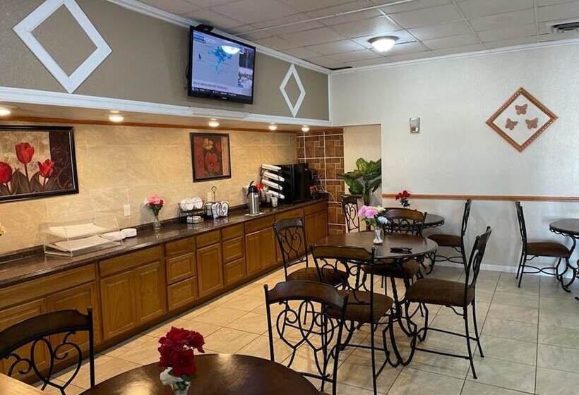 هتل Knights Inn & Suites Emporia