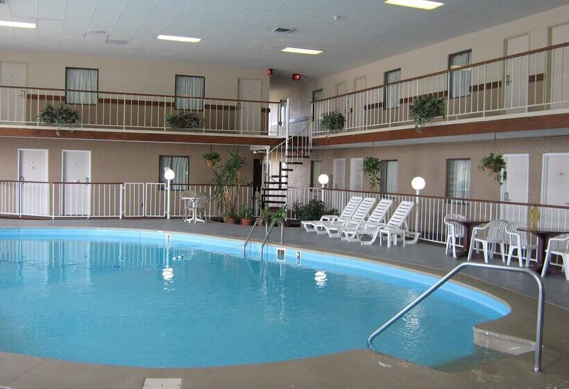 هتل Knights Inn & Suites Emporia