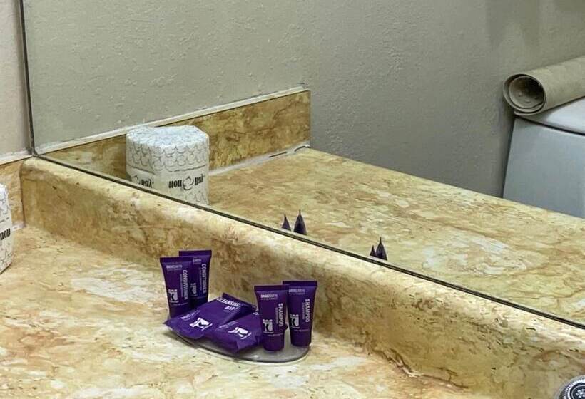هتل Knights Inn & Suites Emporia