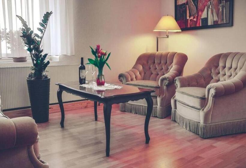 酒店 Komfort Inn   Dwór Hubertus