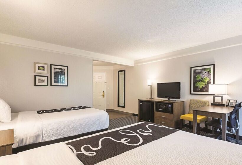هتل La Quinta By Wyndham Dallas Plano West