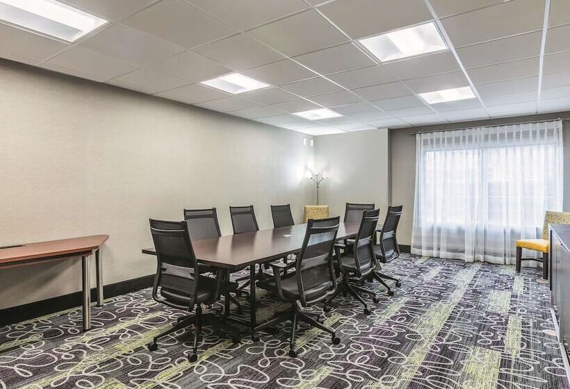 هتل La Quinta By Wyndham Dallas Plano West