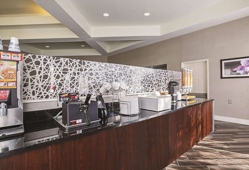 هتل La Quinta By Wyndham Dallas Plano West