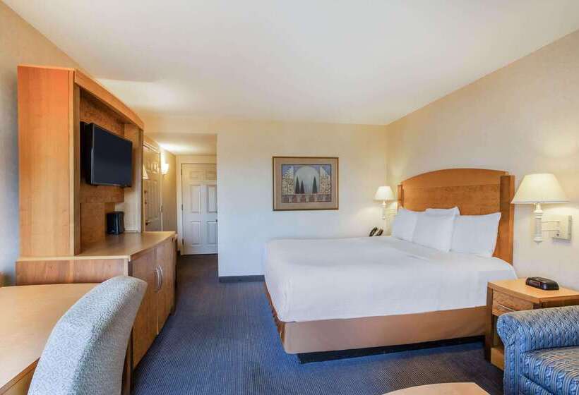 Hotel La Quinta Inn & Suites By Wyndham Islip  Macarthur Airport