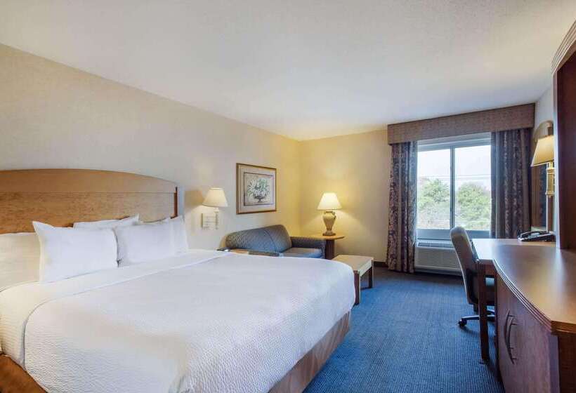 هتل La Quinta Inn & Suites By Wyndham Islip  Macarthur Airport