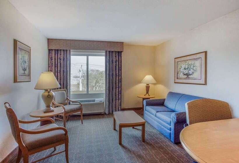 Hotel La Quinta Inn & Suites By Wyndham Islip  Macarthur Airport