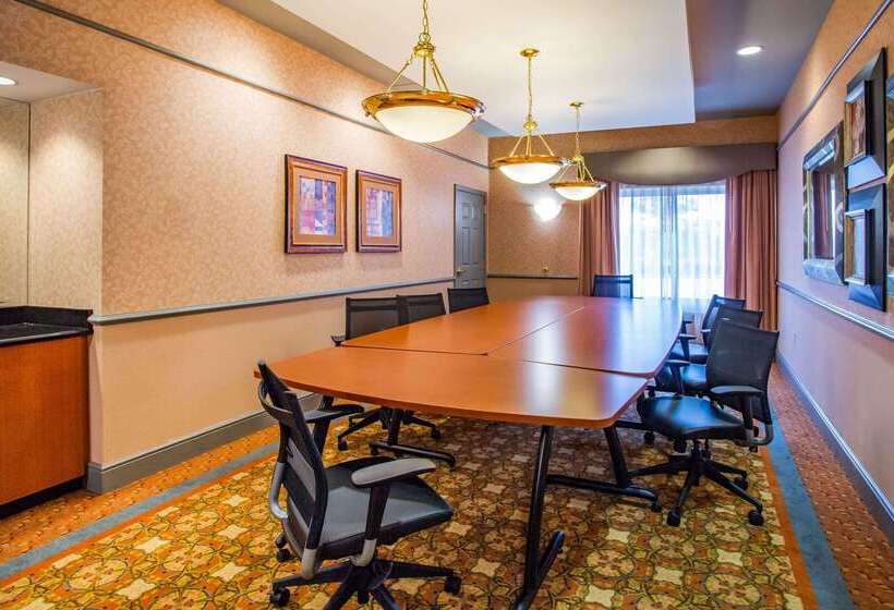 Hotel La Quinta Inn & Suites By Wyndham Islip  Macarthur Airport