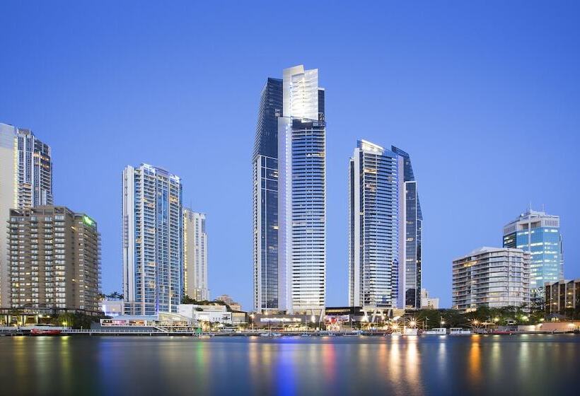 هتل Mantra Circle On Cavill