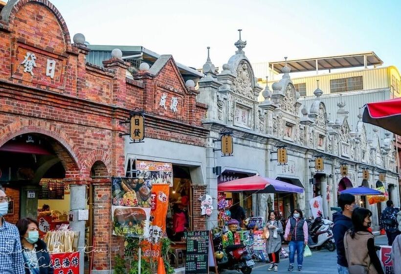 هتل Monarch Plaza