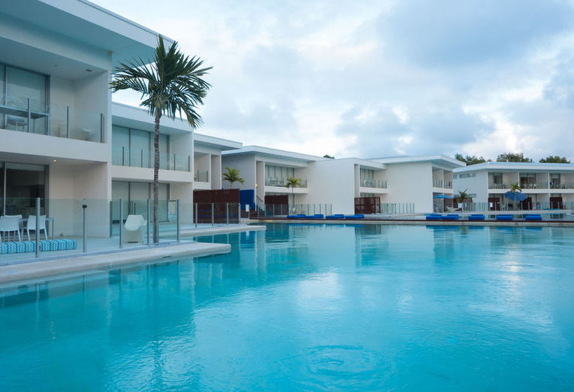 هتل Pool Resort Port Douglas