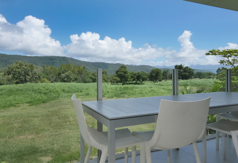 هتل Pool Resort Port Douglas