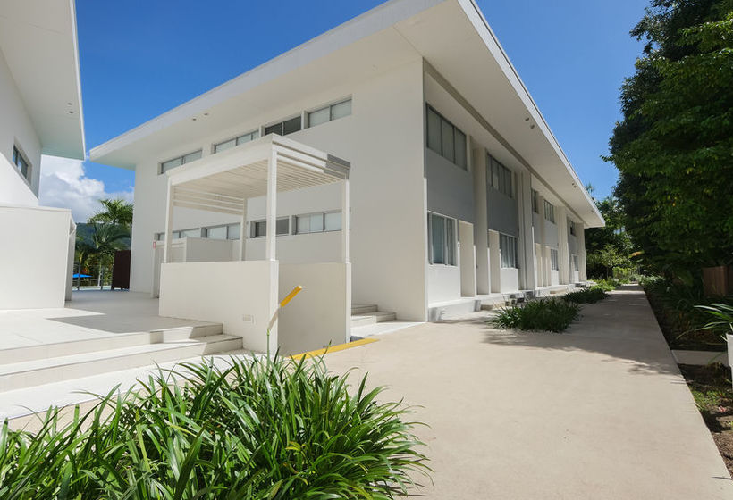 هتل Pool Resort Port Douglas