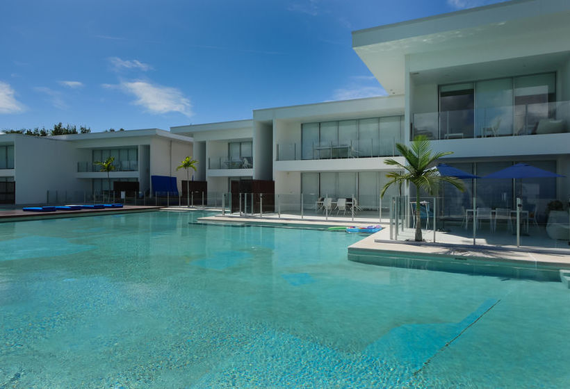 Отель Pool Resort Port Douglas